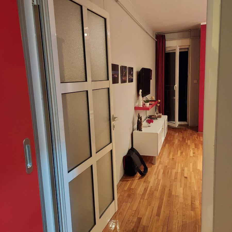 Savinac U Srcu Beograda, Trg Slavija
